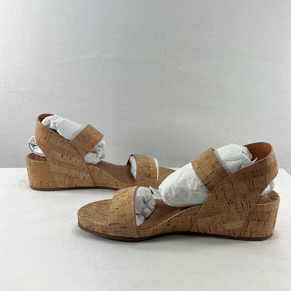 Gentle Souls by Kenneth Cole Gisele Two Band Sandal size 6.5 M - Picture 3 of 7